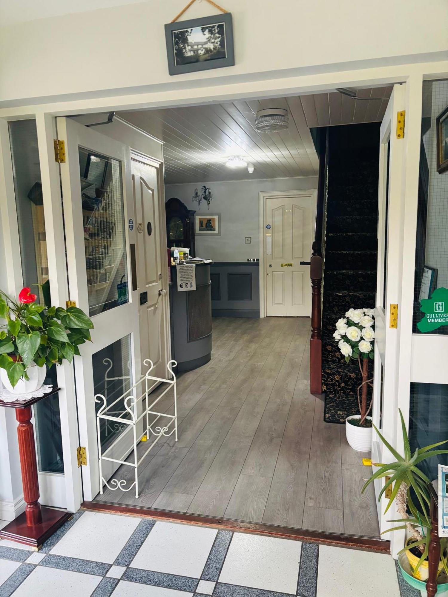 Arch House 4*